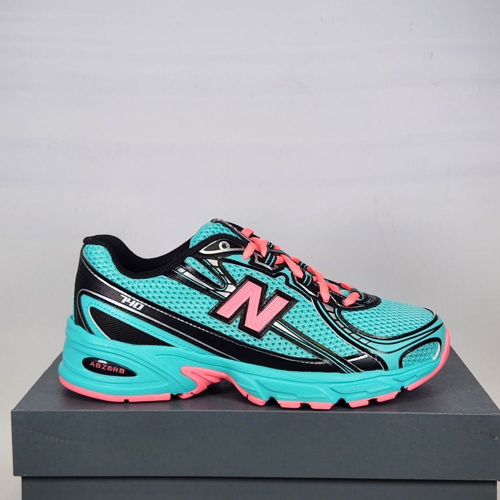 New Balance 740 Sneakers Women Size 6.5 Green Pink Lifestyle Running U740EG2
